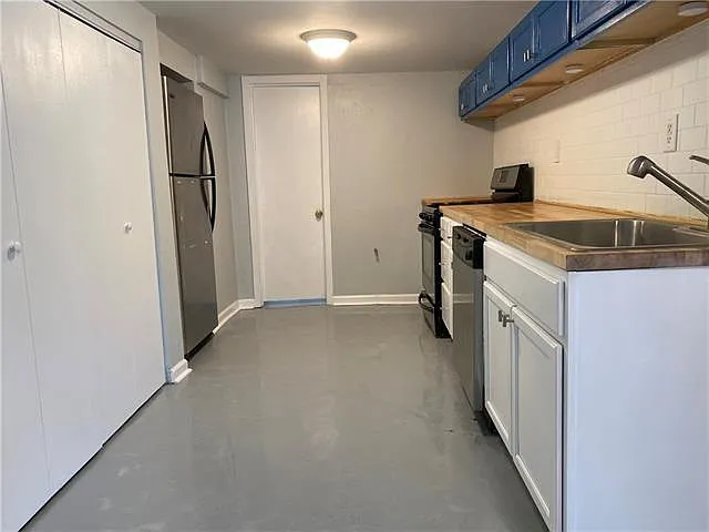 3 bed, 2.0 bath, 1100 sqft, $2,200 — Photo 3