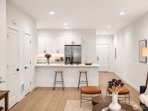 4th image of 4755 Court R