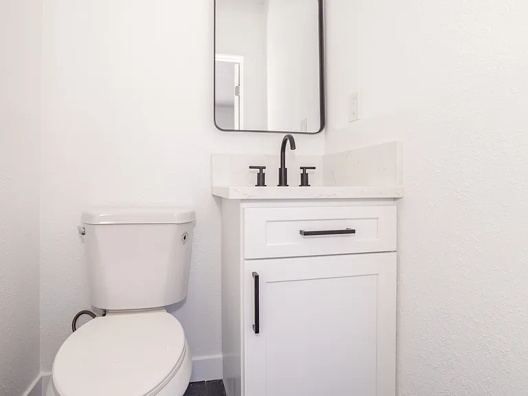 11604 Haynes St — Photo 7