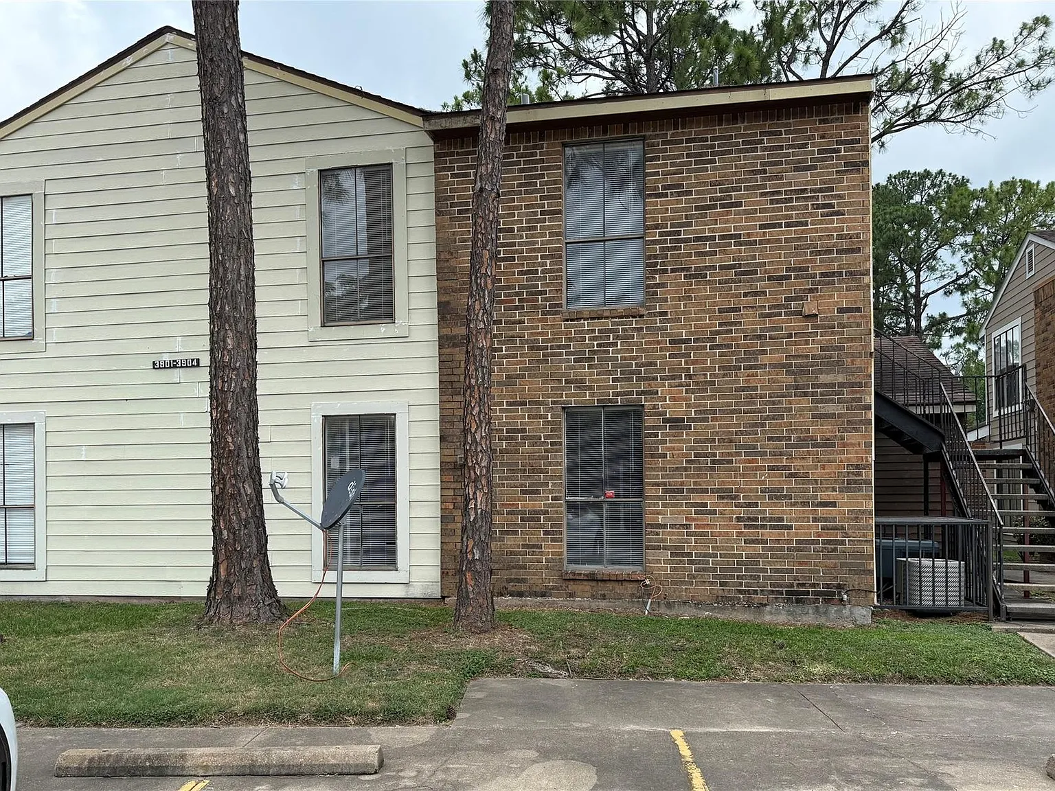 1 bed, 1.0 bath, 750 sqft, $890 — Photo 2