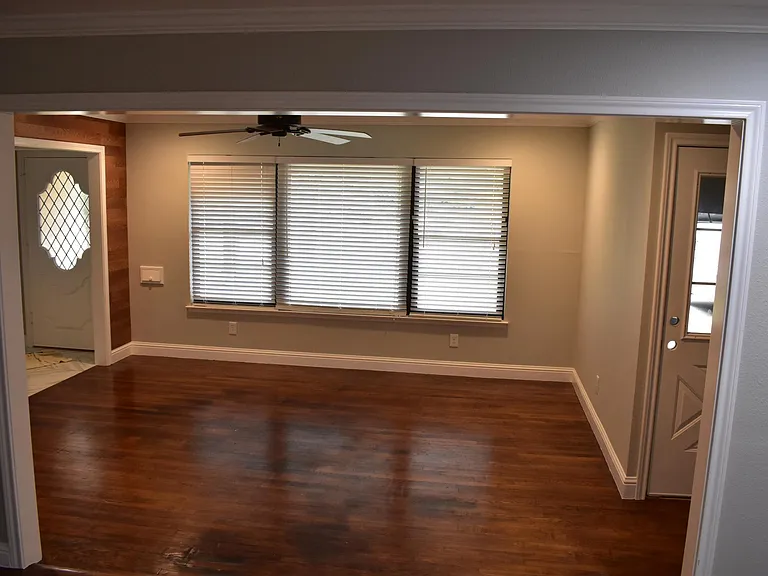 2307 Mockingbird Ln — Photo 3