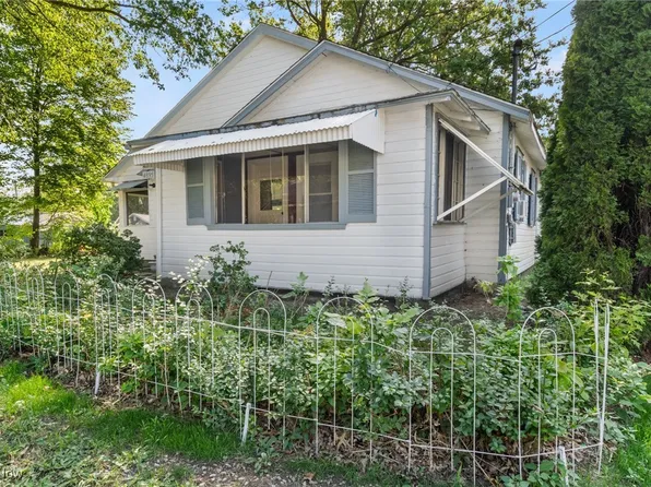 4895 Francis Dr, Geneva, OH 44041