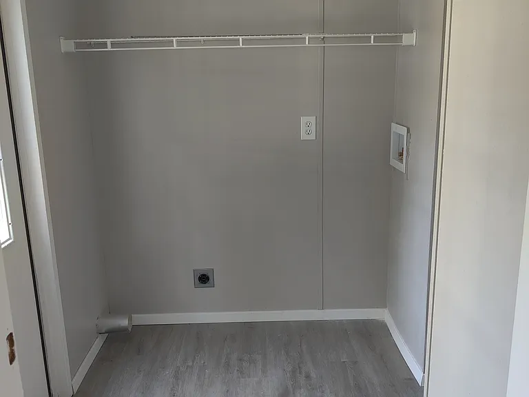 307 Jones Cir — Photo 3