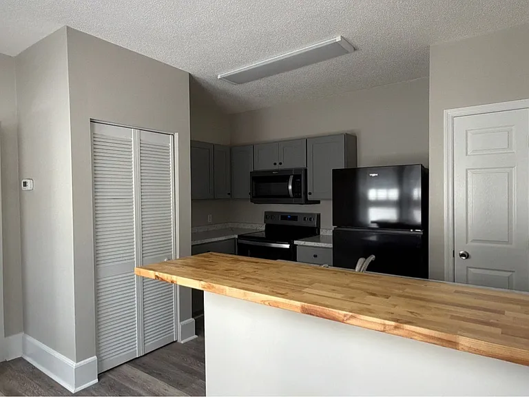 800 Wells Ave SE — Photo 1
