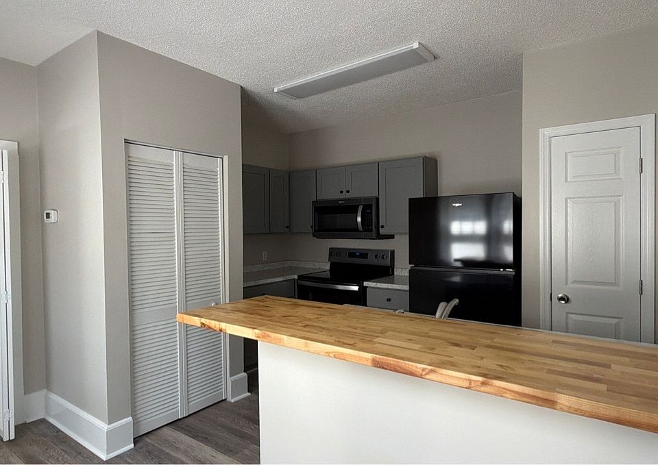 1st image of 800 Wells Ave SE