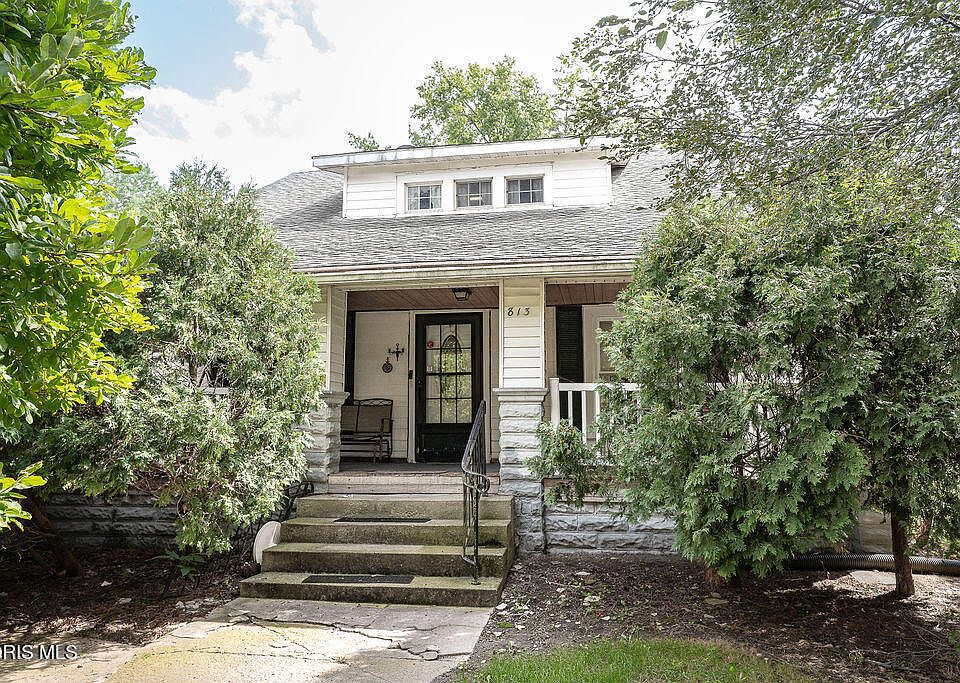 1st image of 813 W Elm St