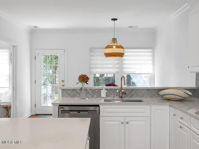 306 Ocean Rd — Photo 17