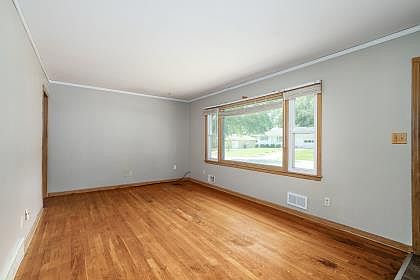 5th image of 12518 E 49th St