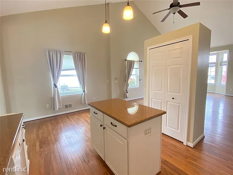 6710 Summerdale Ct E — Photo 13