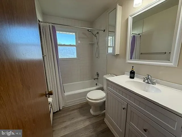 818 Walnut St — Photo 9