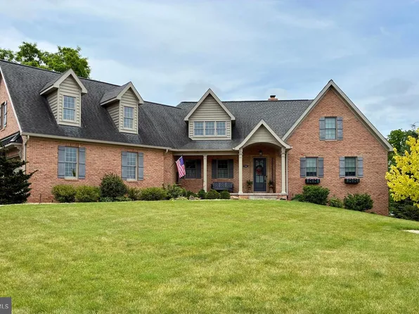 500 Brookview Dr, Greencastle, PA 17225