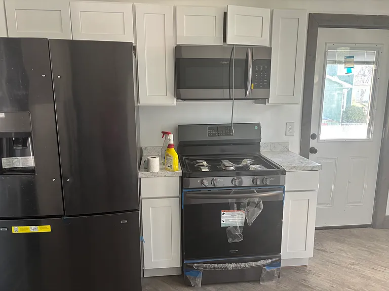 680 Herrick St — Photo 11