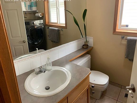 3rd image of 184 River Rock Cres SE