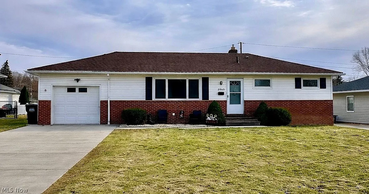 2465 Dentzler Rd photo 1