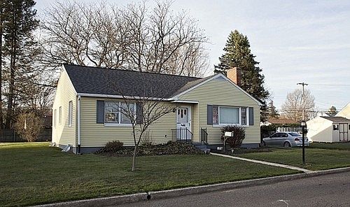 3rd image of 803 W 4th Ave