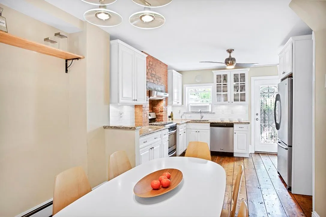 4 bed, 2.0 bath, $6,000 — Photo 3