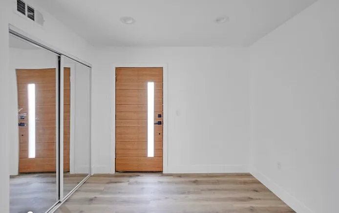 1148 N Sycamore Ave — Photo 17