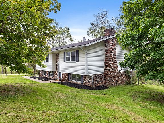 3rd image of 1098 Castleman Run Rd