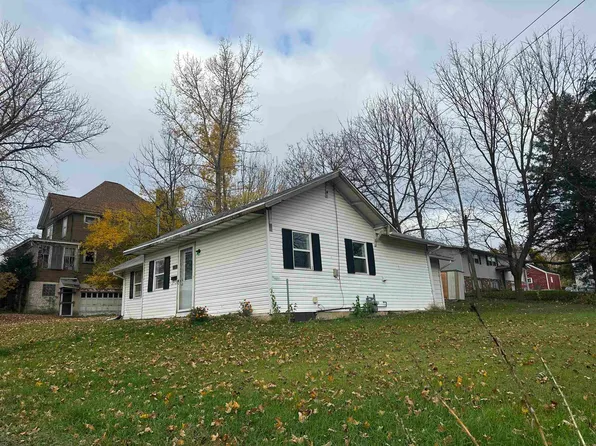 110 E Pleasant St, Mount Carroll, IL 61053