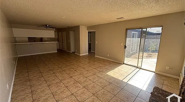 4050 N Benedict Ave — Photo 1
