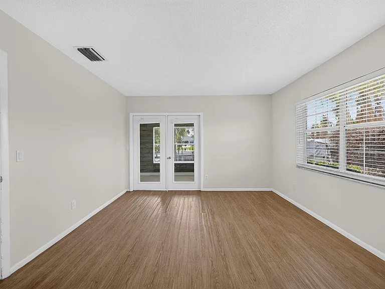416 SE Naranja Ave — Photo 18