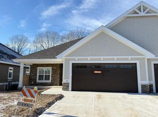 6715 Bellflower Pointe Dr, Deforest, WI 53532