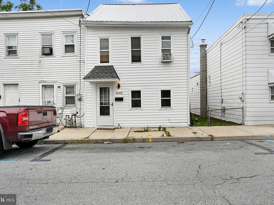 1st image of 1605 Center St