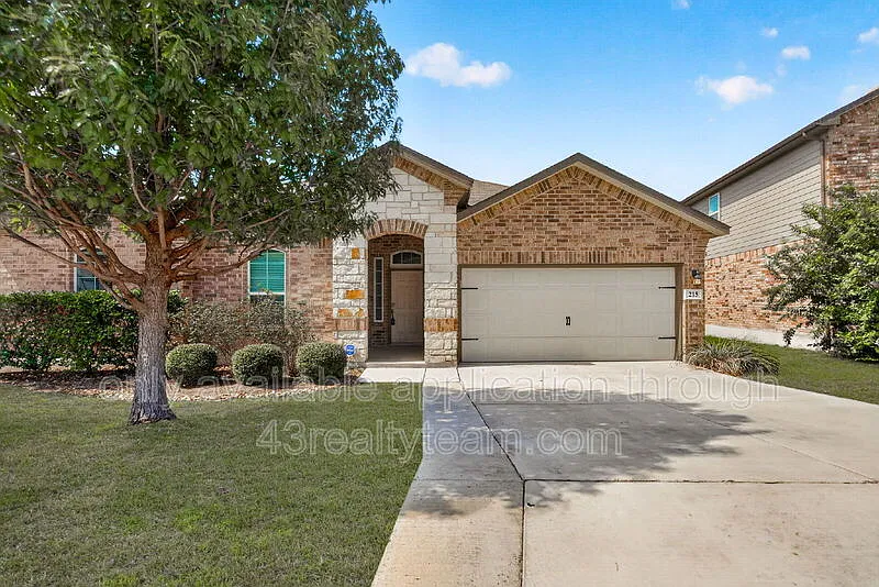4 bed, 2.0 bath, 2500 sqft, $2,495 — Photo 1