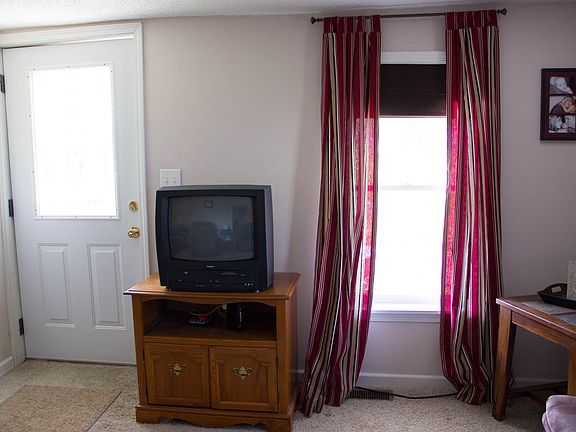 2nd image of 1000 E Lakeview Dr