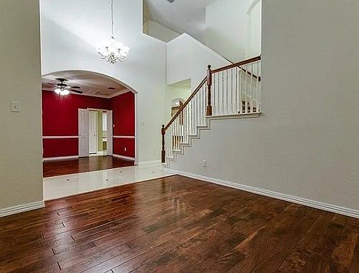 5th image of 9033 Portage Ln