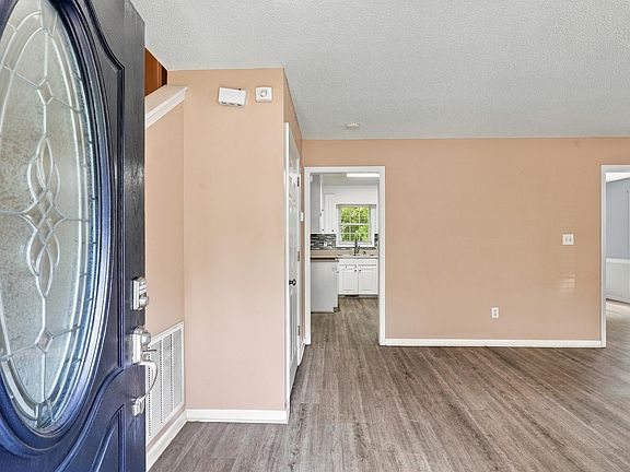 3rd image of 111 Laurel Ridge Pl