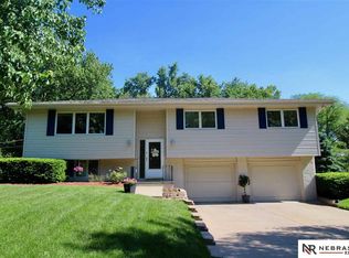 8053 Manderson St, Omaha, NE 68134