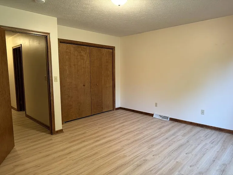 2812 Eastwood Dr — Photo 6