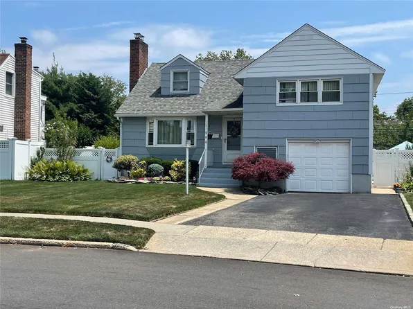 1293 Allen Drive, Seaford, NY 11783