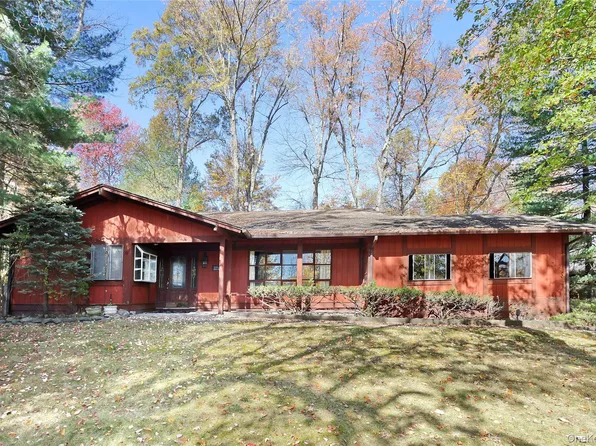 13 Lomond Ave, Chestnut Ridge, NY 10977