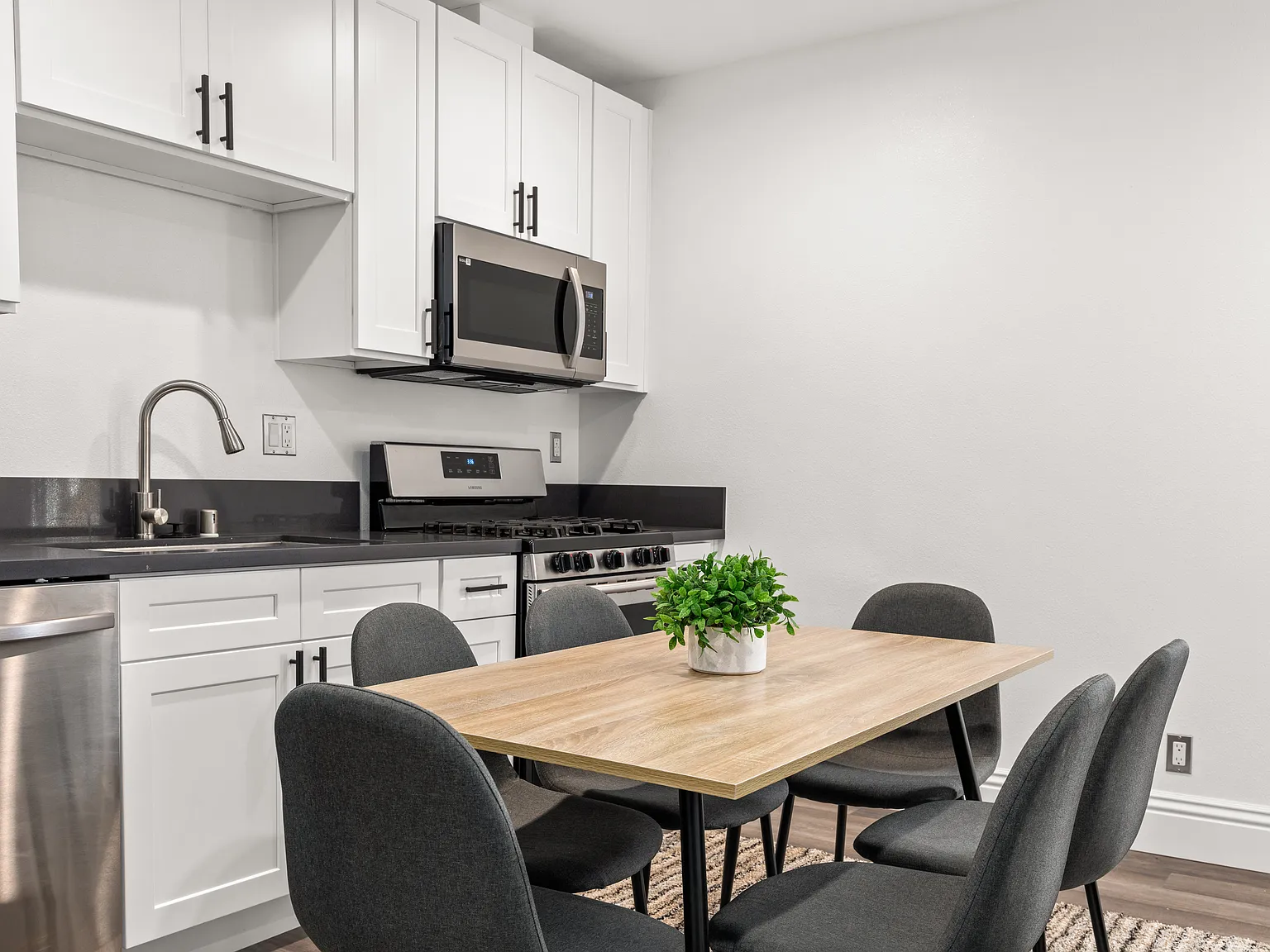1515 Selby Avenue — Photo 3