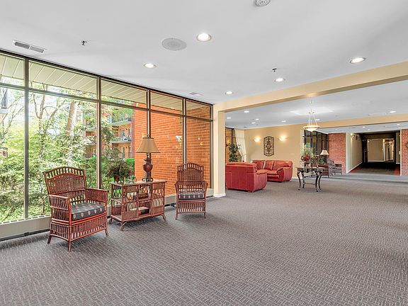 3rd image of 127 Acacia Dr #101