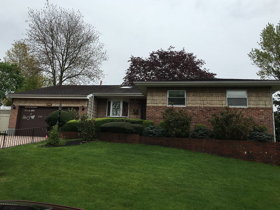 1st image of 213 Peachtree Dr