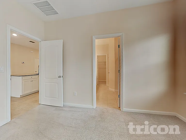 10226 Pavnes Creek Dr — Photo 33