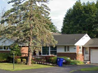850 N Forest Rd, Williamsville, NY 14221