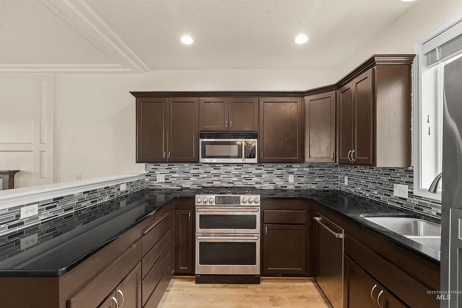 3 bed, 1404 sqft, $2,500 — Photo 2