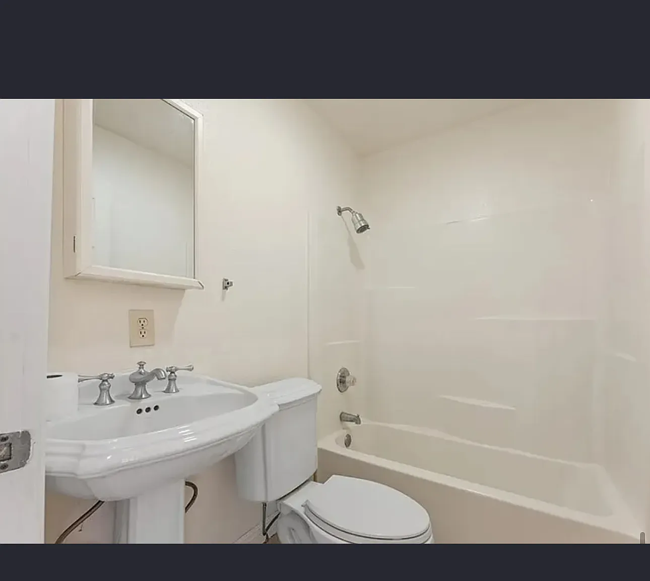 3 bed, 950 sqft, $3,100 — Photo 1