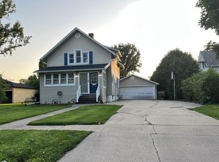 915 Elm St, Grinnell, IA 50112