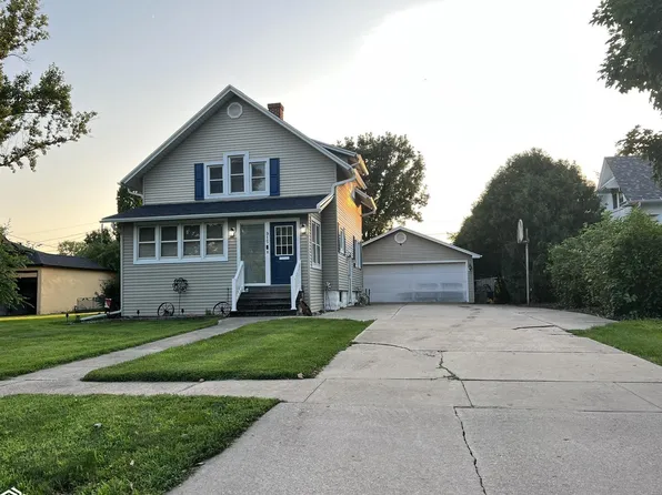 915 Elm St, Grinnell, IA 50112