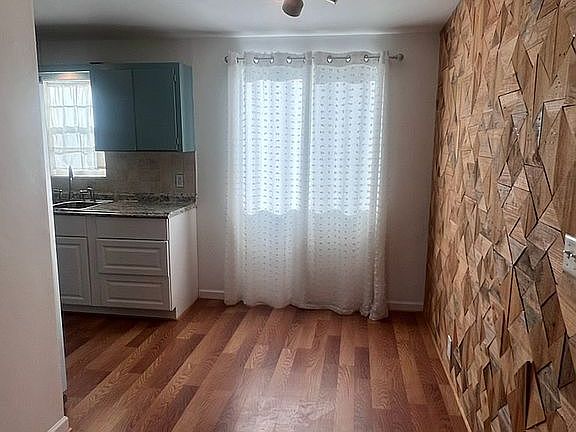 3rd image of 221 Cherry Ave