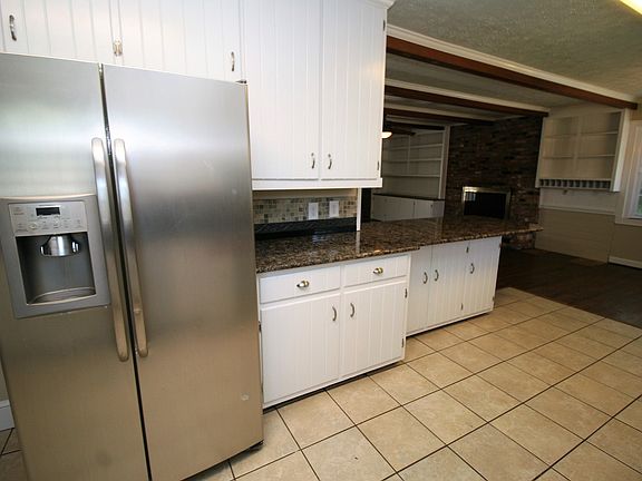3rd image of 2515 Fort Bragg Rd