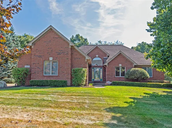 68400 Copperwood Dr, Washington, MI 48095