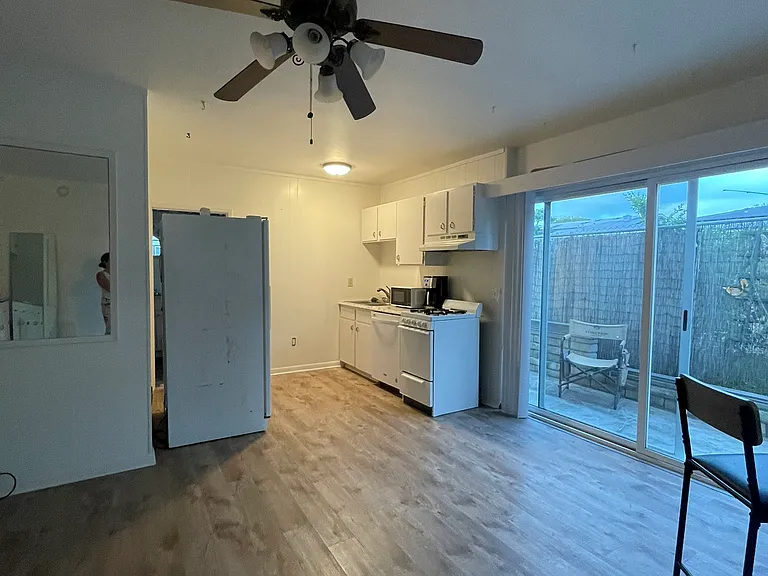 1300 Oak Ave #5 — Photo 9