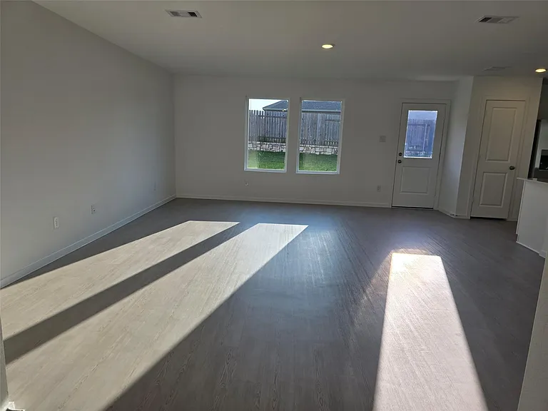 5708 Ivy Crst — Photo 4