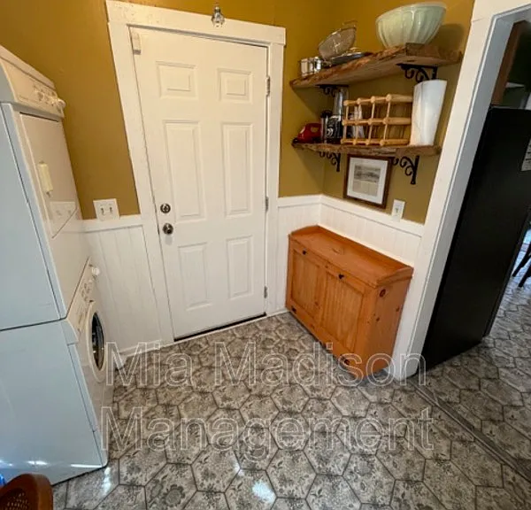 547 E Macon St — Photo 15